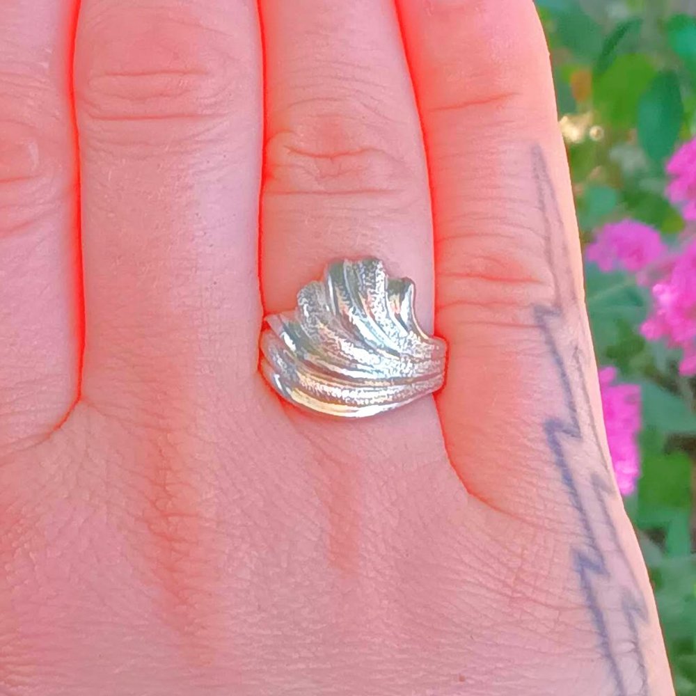 Vintage Sterling Silver Wavy Scalloped Tapered Band Ring